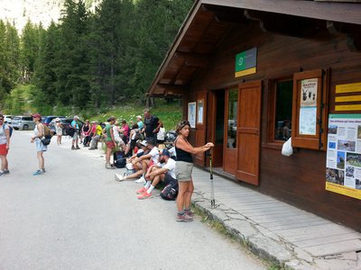 Extérieur du chalet du Laus en été