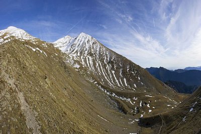 Point de vue (sud, sud-est), depuis le col de Veillos (2194m) - GR52 - Circuit des lacs de Millefonts.