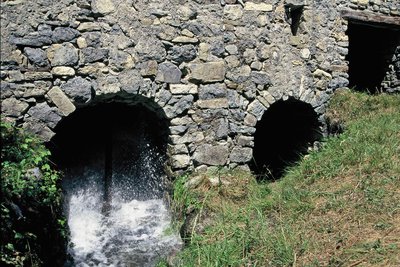 Les eaux du moulin de la Barlatte.