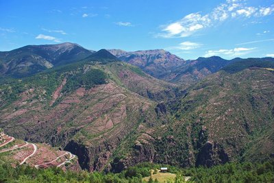 Vaste paysage rive gauche et est des gorges de Daluis non loin du Point Sublime.