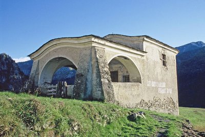 La chapelle Sainte-Croix à Saorge, sur le chemin de la Baisse d'Anan. 