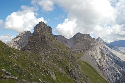 Le Bonnet Carré côtés Ubaye et Tinée en été, cumulus développés dans le ciel