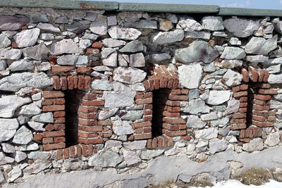 Postazioni per fucilieri sul fronte di gola del Fort Pernante