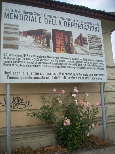 Pannello al memoriale della deportazione di Borgo S.D.