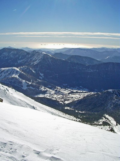 Hiver, vue sur la station de ski La Colmiane 