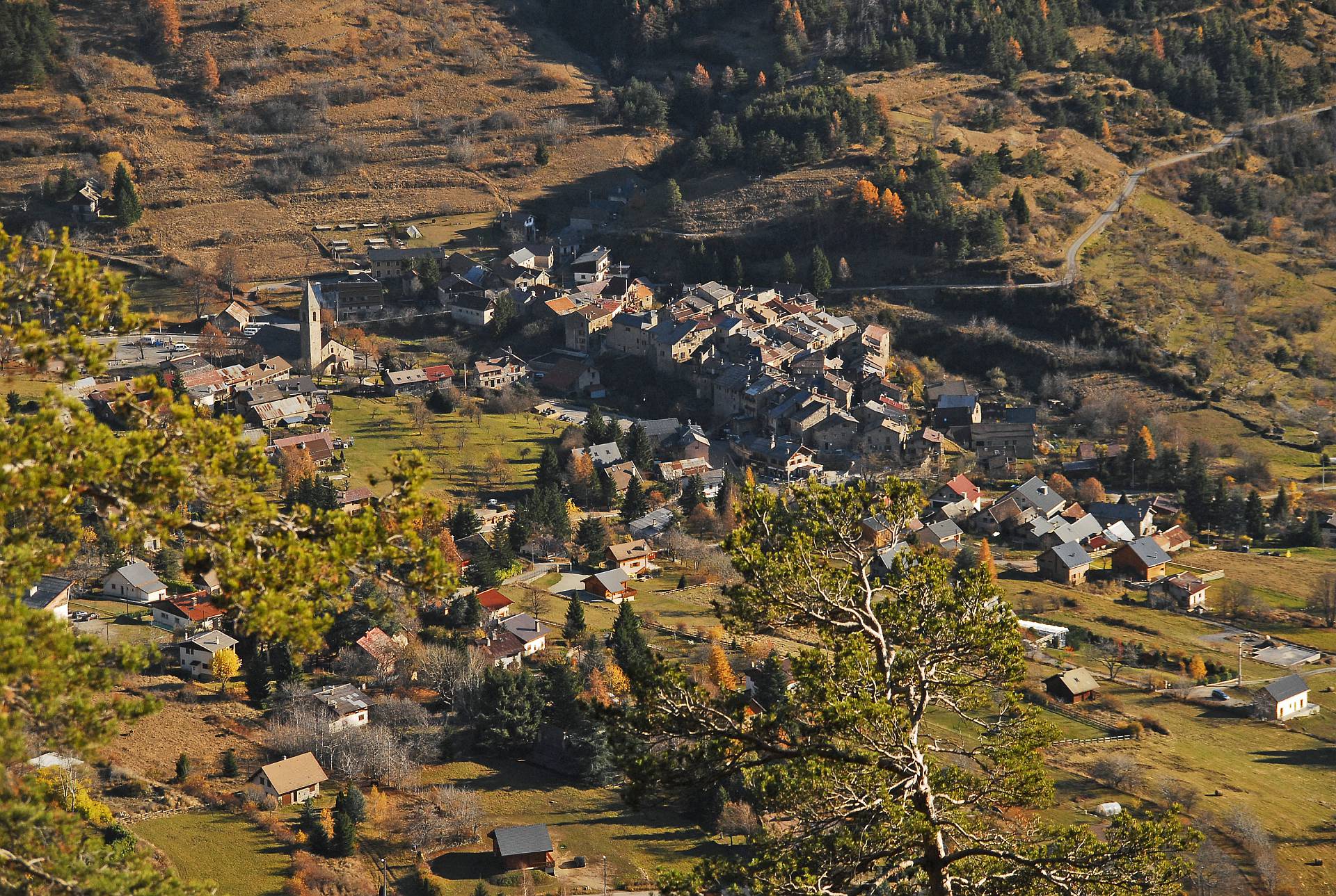 Le village de Saint-Dalmas-de-Valdeblore au mois de novembre