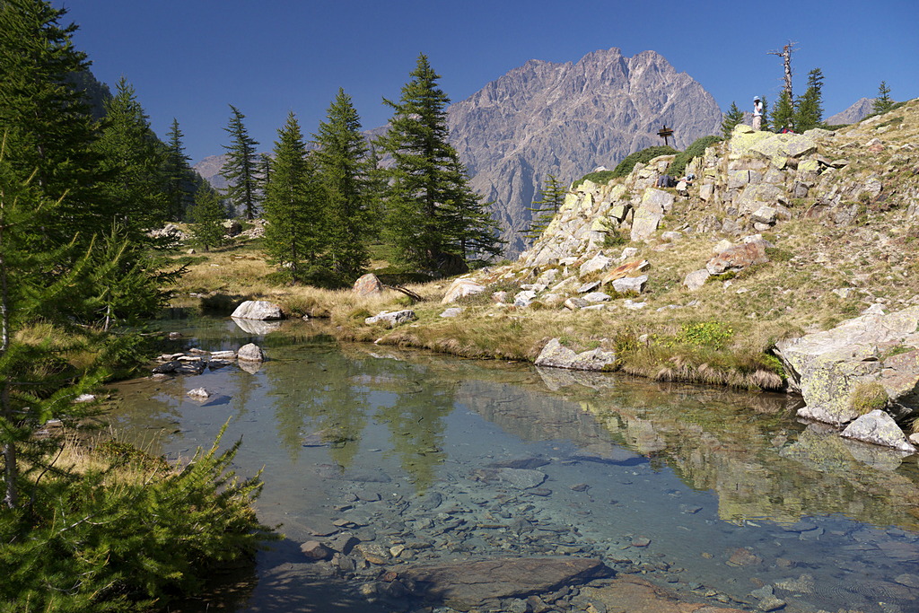 Il Monte Matto si specchia nel Lagarot di Lourousa