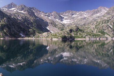 Il Bacino del Chiotas con al centro il Rifugio Genova