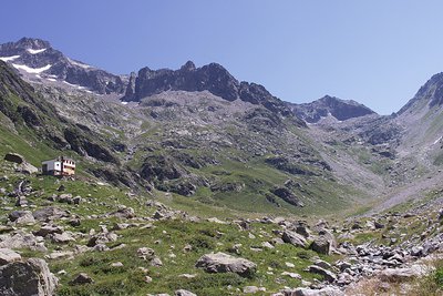 Il Pianoro del Praiet si apre a monte del Passaggio di Peirastretta