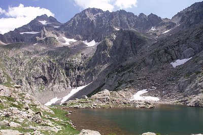 L'appartato Lago del Praiet, non lontano dal sentiero per il Colle di Finestra