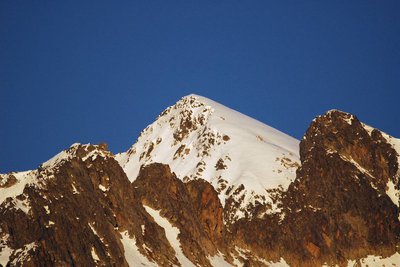 Le mont Colomb, enneigé au mois de novembre, (2816 m)