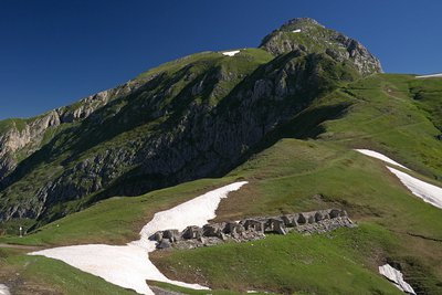 Il Colle della Boaria con i ruderi di un ricovero militare