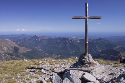 Panorama verso la Liguria dalla vetta del Pizzo d'Ormea