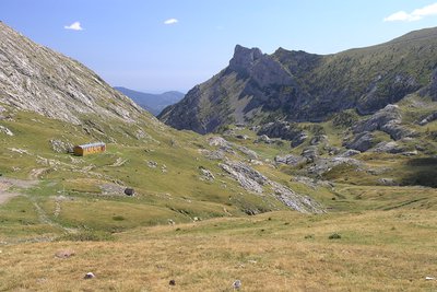 Il vecchio Rifugio Don Barbera e il Vallone dei Maestri dal Colle dei Signori