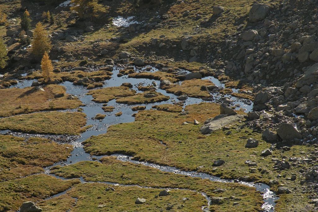 Randonnée Mercantour. Le Gias des Sagnes au-dessus du refuge de la Cougourde, (2120 m).