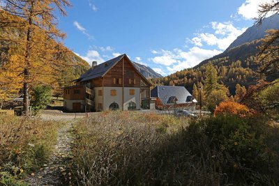 Le refuge-auberge de Bayasse à Uvernet-Fours en Ubaye, vallée ou gorges du Bachelard.