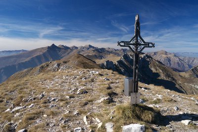 La croce in vetta al Monte Antoroto