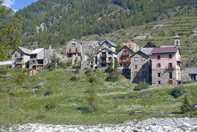 Le hameau de Mollières en été, (1572 m)